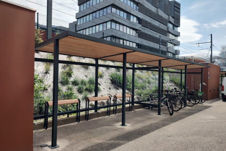 Une solution simple pour stationner les vélos à l'abri des éléments