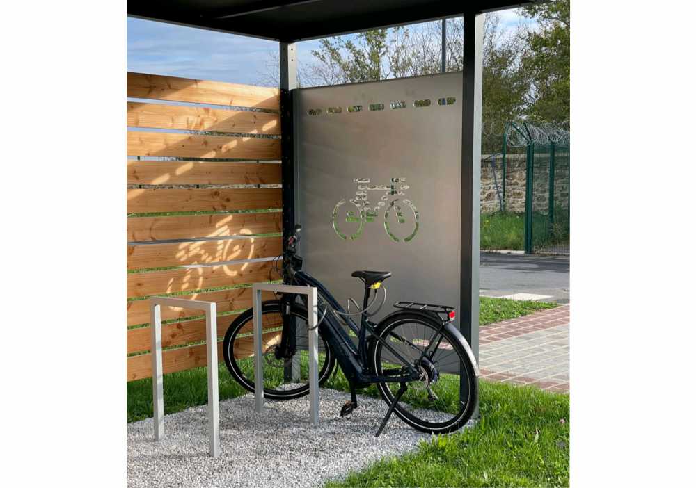 Une solution simple pour stationner les vélos à l'abri des éléments
